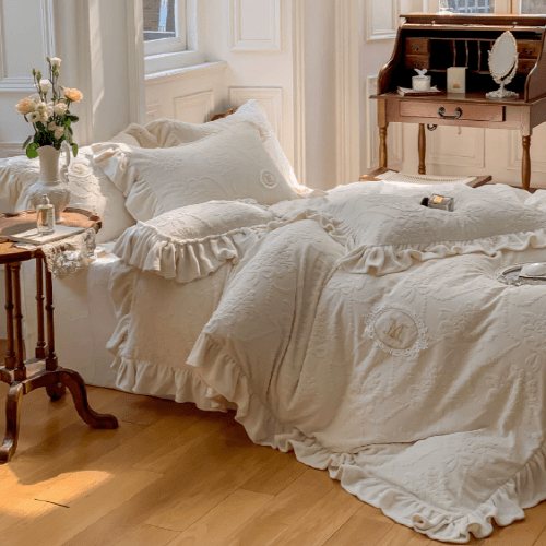 French Palace Velvet Bedding Set - WonderlandByLilian