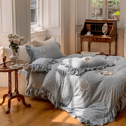 French Palace Velvet Bedding Set - WonderlandByLilian