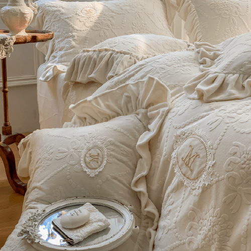 French Palace Velvet Bedding Set - WonderlandByLilian