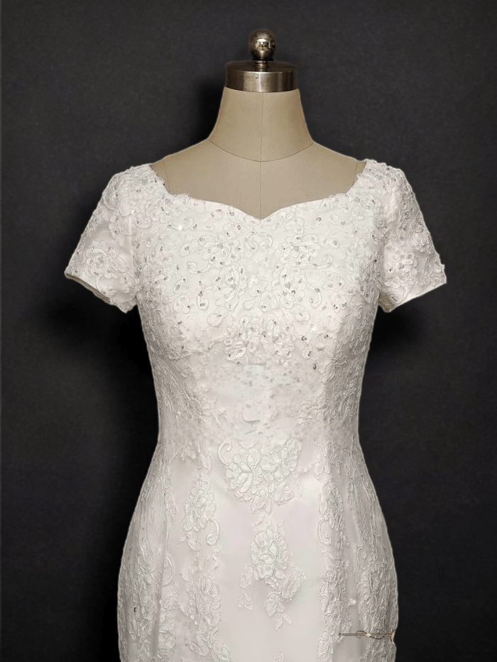 Graceful Elegance: Modest Mermaid Lace Wedding Dress with Short Sleeves - WonderlandByLilian