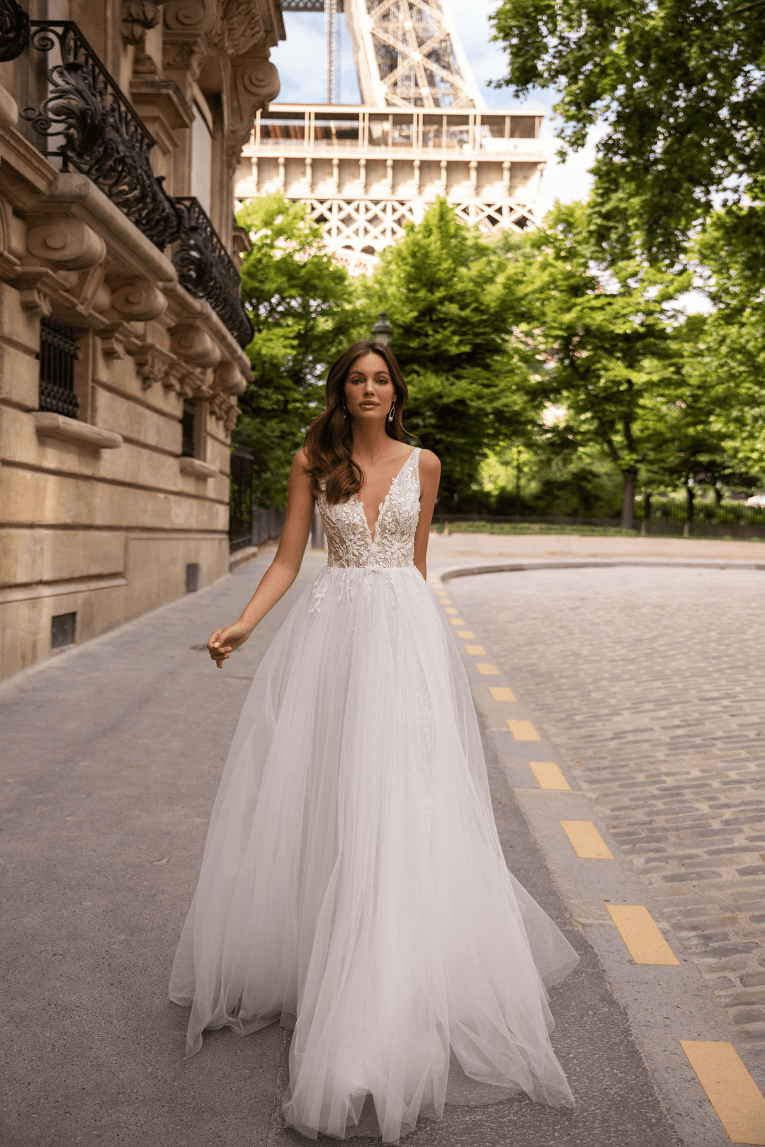 Ivory Aline Ball Gown Wedding Dress - Wedding Dress with Tulle - Floral Applique Dress Plus Size - WonderlandByLilian