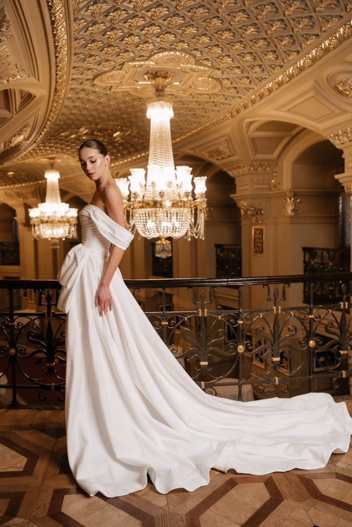 Ivory Off the Shoulder Wedding Dress with High Slit - Convertible Wedding Dress with Removable Train Plus Size – FABRIZIA - WonderlandByLilian