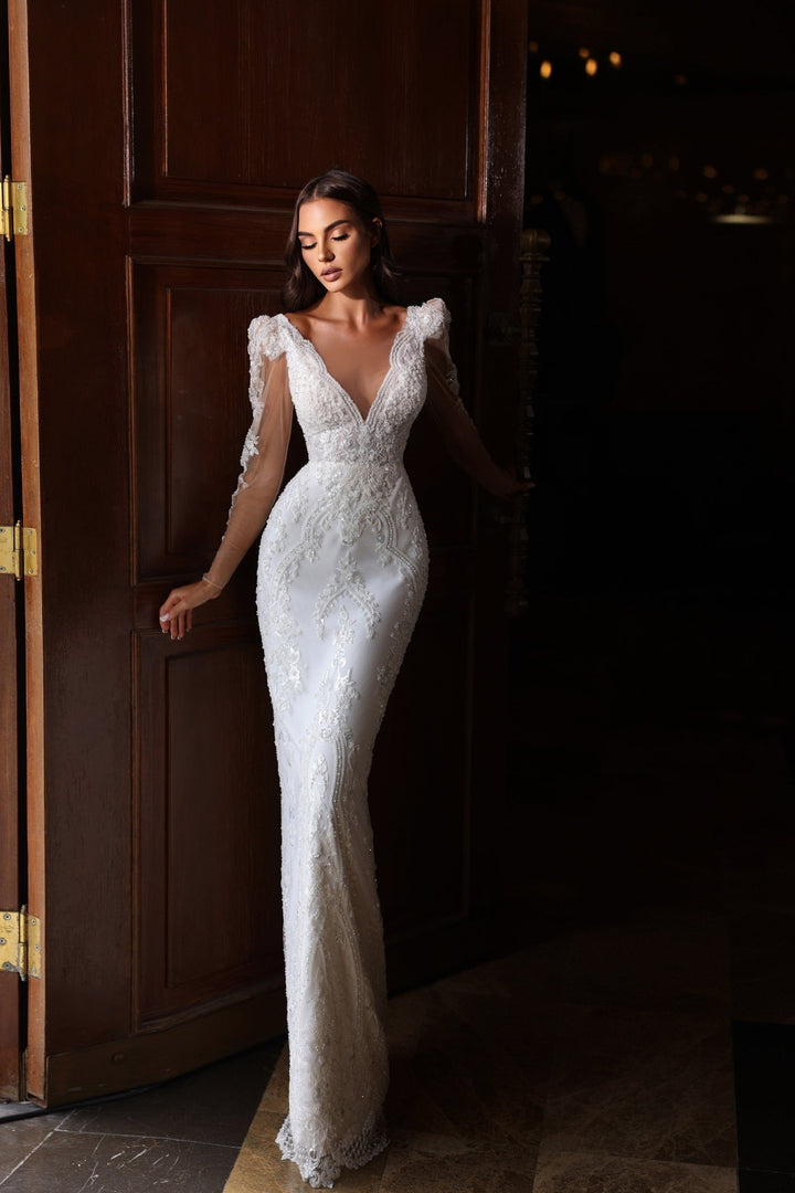 Luxurious V-Neck Wedding Dress with Lace Embellishments and Tulle Skirt Plus Size - WonderlandByLilian