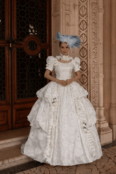 Marie Antoinette Wedding Dress in White Rococo Floral Fabric with Puff Sleeves and Tiered Skirt – Baroque Ball Gown Plus Size Size 6 / White