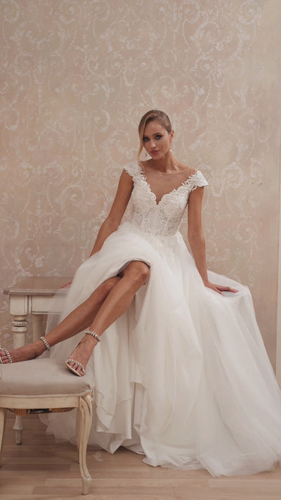 Enchanting Off-Shoulder Tulle Wedding Dress | Romantic Lace Bridal Gown with Train Plus Size