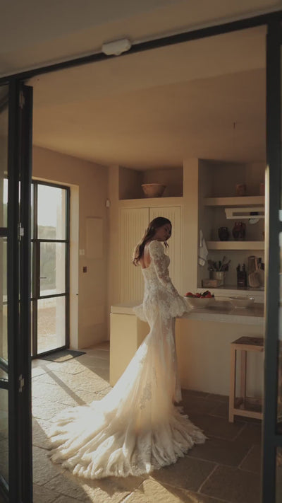 Luxury Lace Long Sleeve Mermaid Form Fitting Wedding Dress with Elegant Train Plus Size