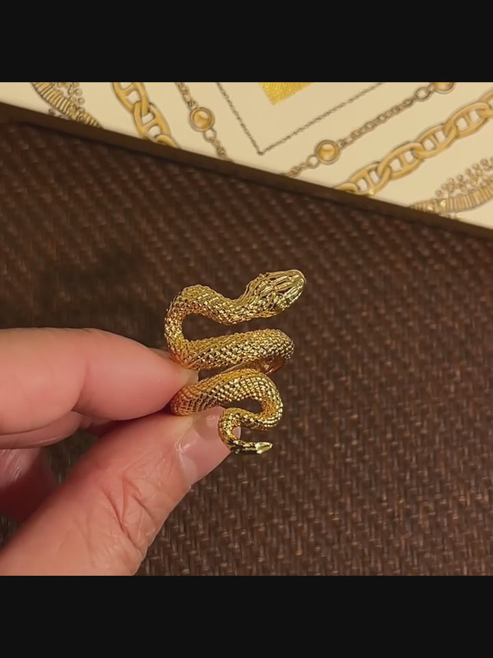 Serpent's Embrace – Handmade Vintage Snake Ring with Green Crystal Eyes – Vajit