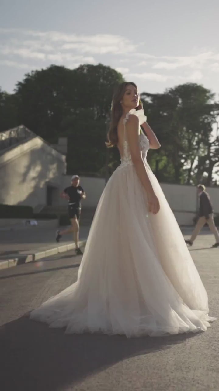 Champagnerfarbenes Brautkleid mit Ärmeln und Glitzertüllrock in Übergröße 