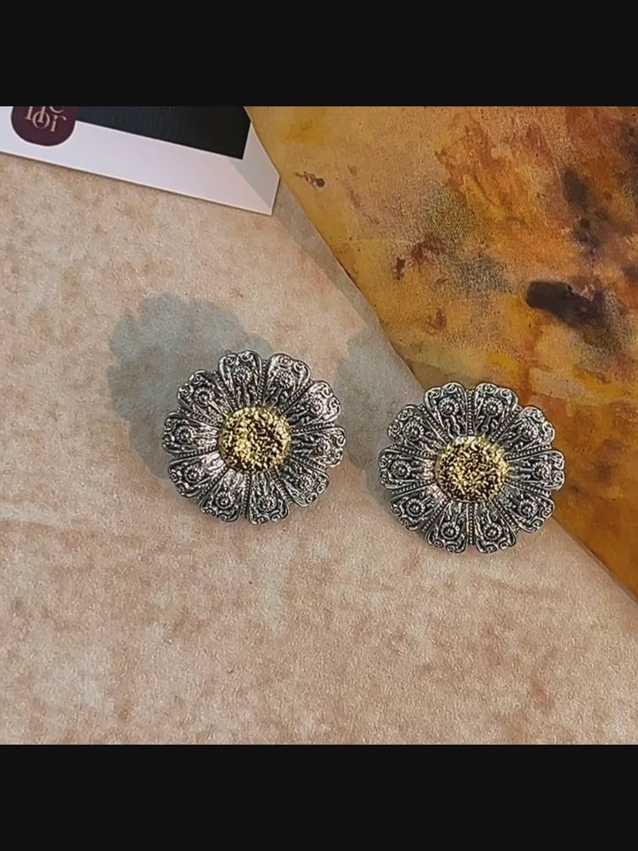 Whispers of the Silver Meadow – Vintage Daisy Bloom Earrings - Silver Daisy