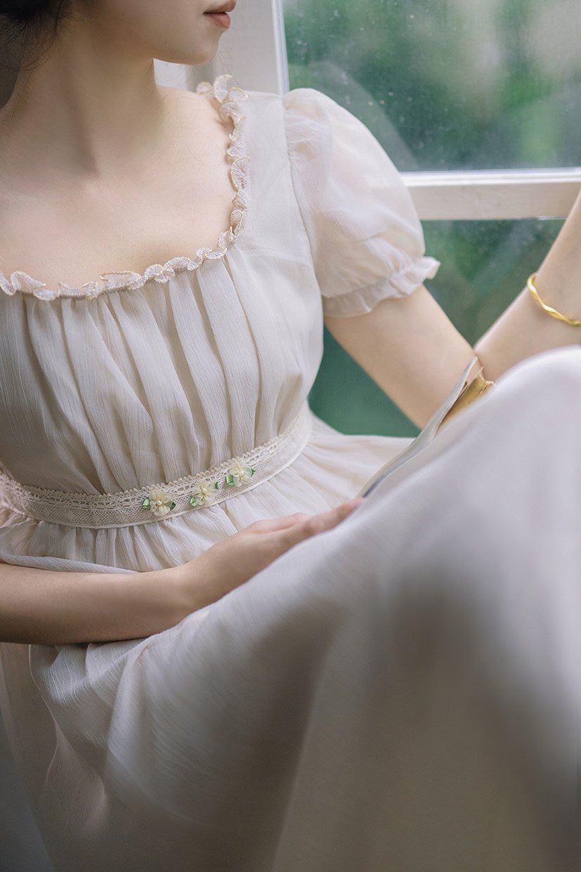 Regency Era Soft Grey Empire Waist Chiffon Dress with Puff Sleeves and Pleated Bust – Bridgerton Inspired Vintage Gown Plus Size