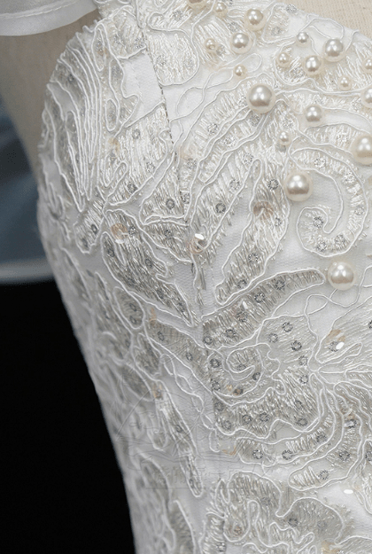 Regency Era White Empire Waist Dress with Puff Sleeves and Lace Overlay – Bridgerton Inspired Gown Plus Size - WonderlandByLilian