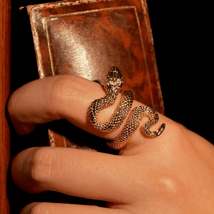 Serpent's Embrace – Handmade Vintage Snake Ring with Green Crystal Eyes – Vajit - WonderlandByLilian