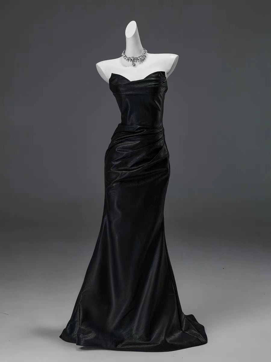 Sleek Black Strapless Evening Gown with Figure - Hugging Silhouette - Plus Size Elegant Dress - WonderlandByLilian