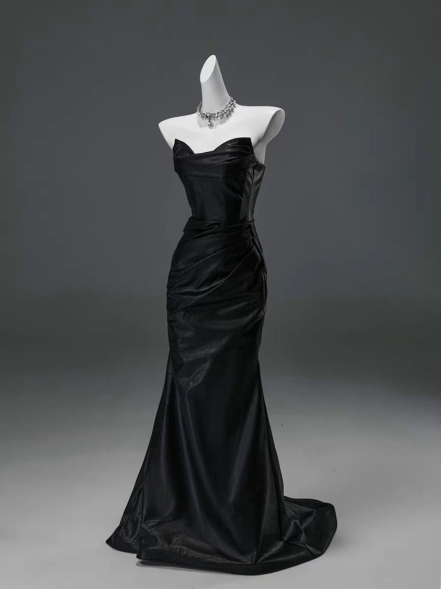 Sleek Black Strapless Evening Gown with Figure - Hugging Silhouette - Plus Size Elegant Dress - WonderlandByLilian