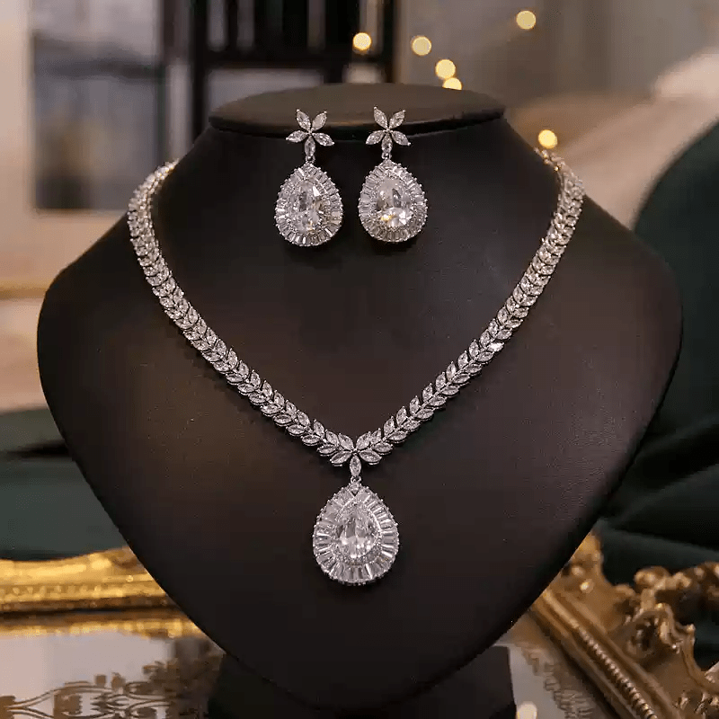 Starlet’s Teardrop – Pear Cut Crystal Pendant Necklace & Earrings Set - WonderlandByLilian