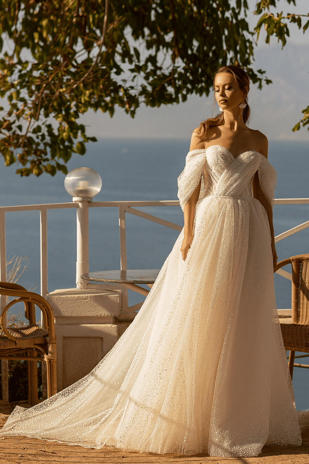 Strapless Sweetheart Neckline Wedding Dress - Off Shoulder Wedding Dress - Lace Bodice Wedding Gown Plus Size Size 8 Strapless Sweetheart Neckline Wedding Dress - Off Shoulder Wedding Dress - Lace Bodice Wedding Gown Plus Size Size 8