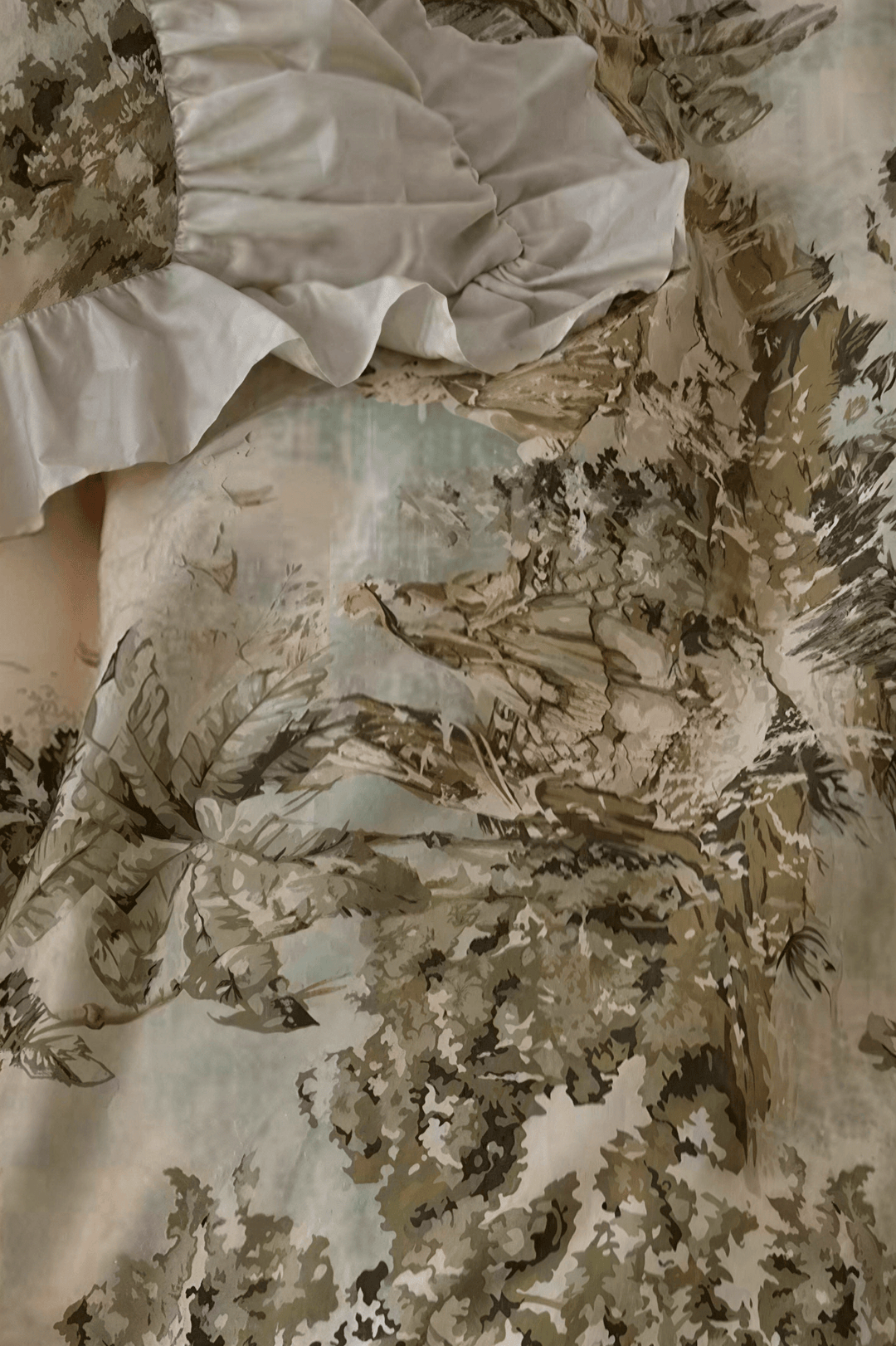 The 'Château Étoile Blanche' Embroidered Ruffled Bedding Set - WonderlandByLilian