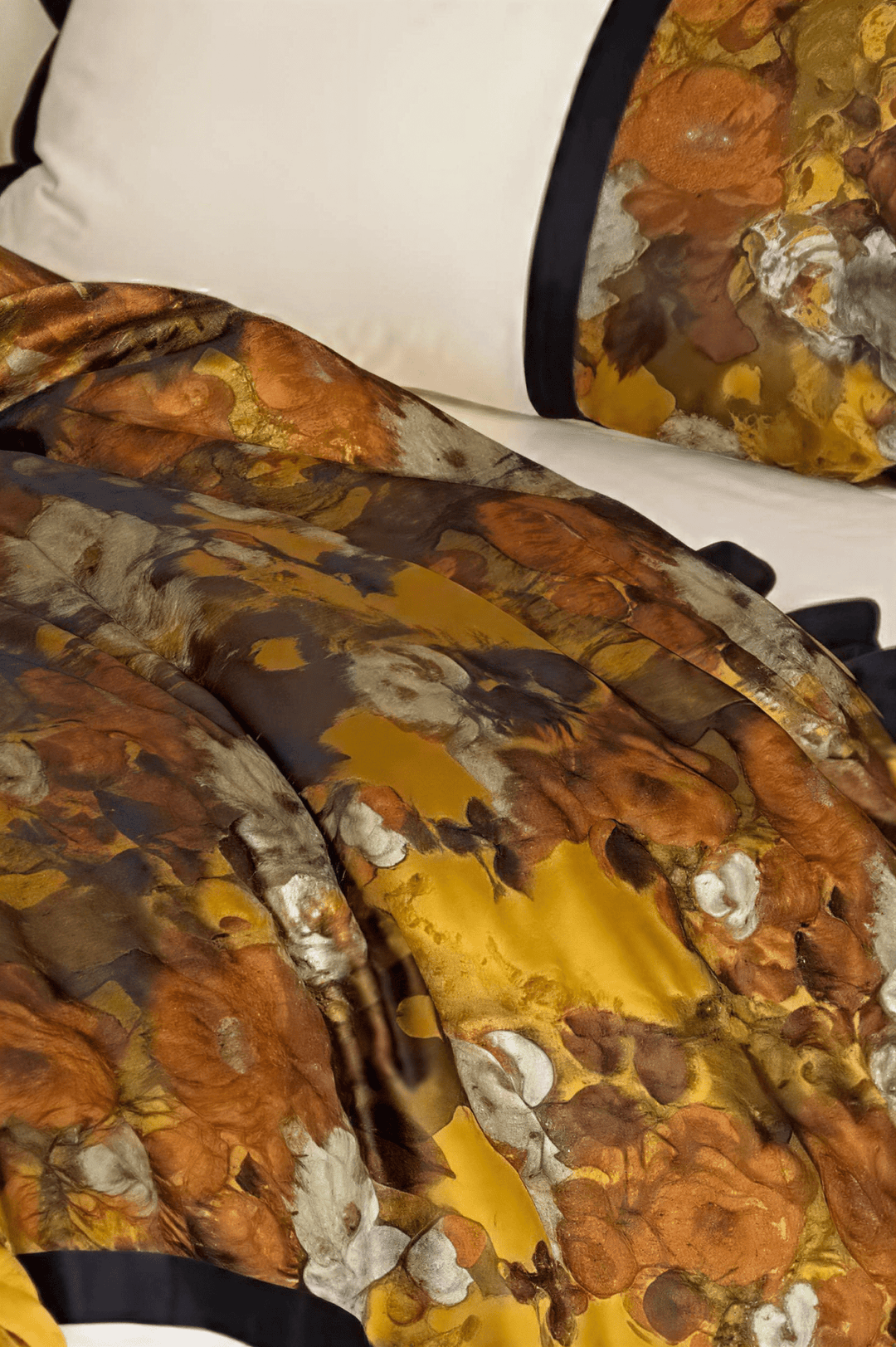 The 'Château Sienne' Ruffled Floral Bedding Set - WonderlandByLilian