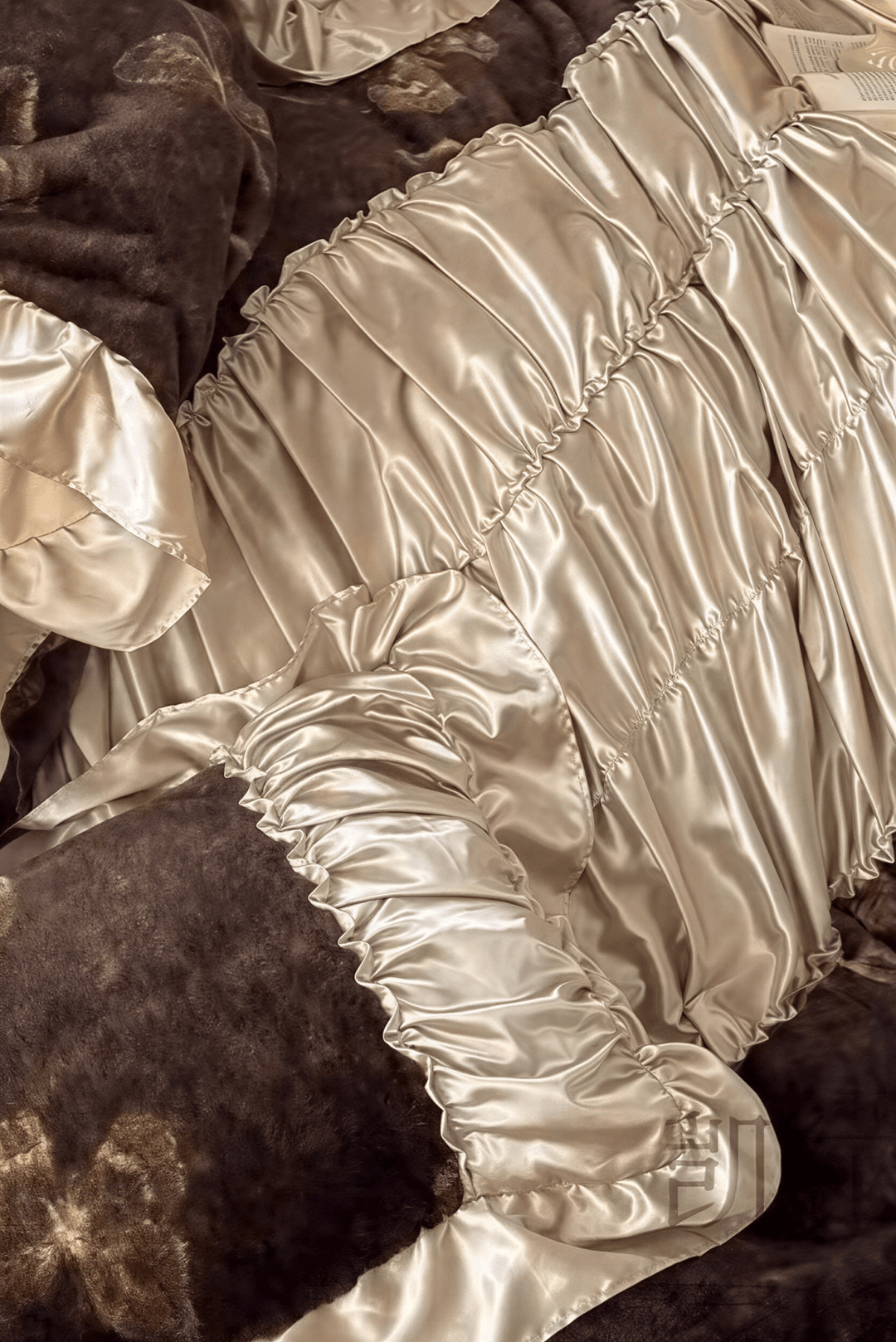 The 'Château Velours Impérial' Faux Leather & Milk Velvet Bedding Set - WonderlandByLilian