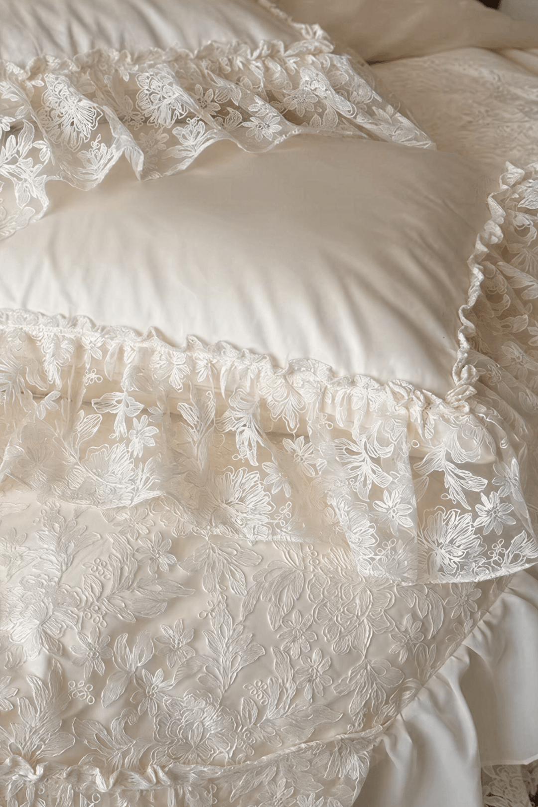 The 'Manor Lace' Ivory Pure Cotton Ruffled Bedding Set - WonderlandByLilian