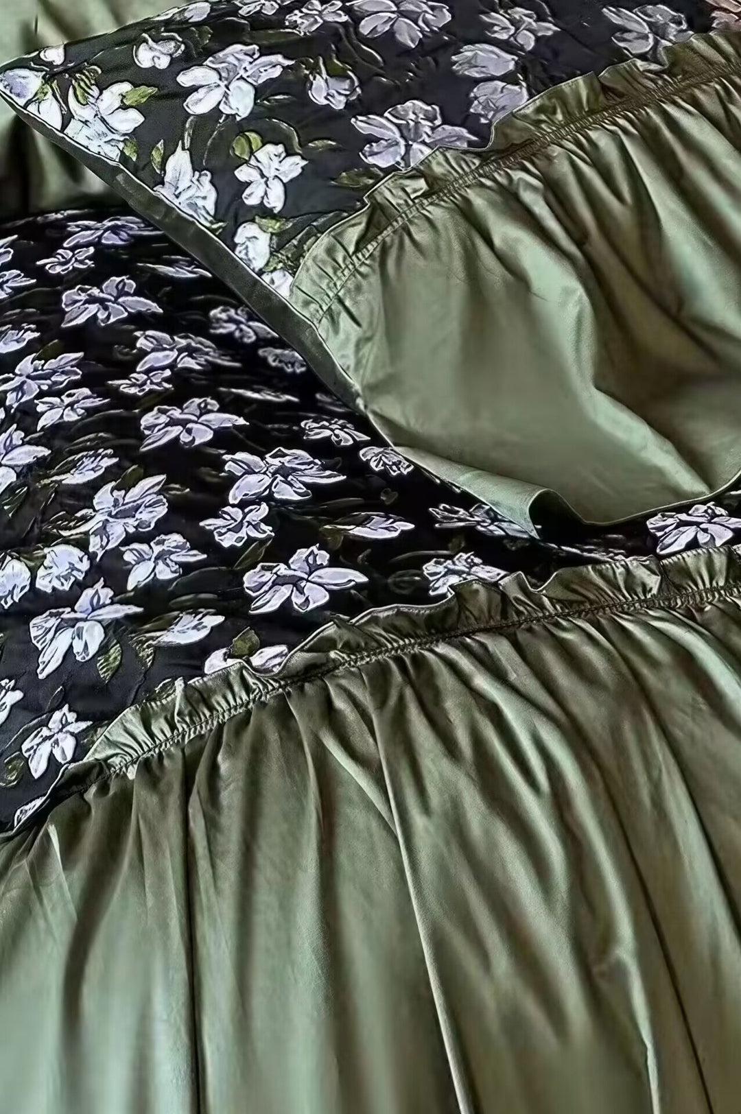 The 'Verdant Nocturne' Botanical Cotton Velvet Bedding Set - WonderlandByLilian