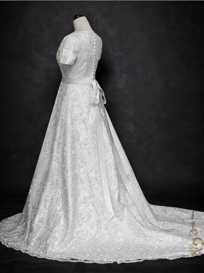 Timeless Sophistication: Modest Lace A-Line Wedding Dress with Short S ...