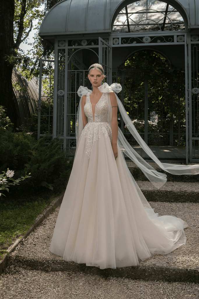 Tulle Wedding Gown with V-Shaped Corset and Floral Lace – Sleeveless Wedding Dress with Train and Convertible Shoulder Bows Plus Size