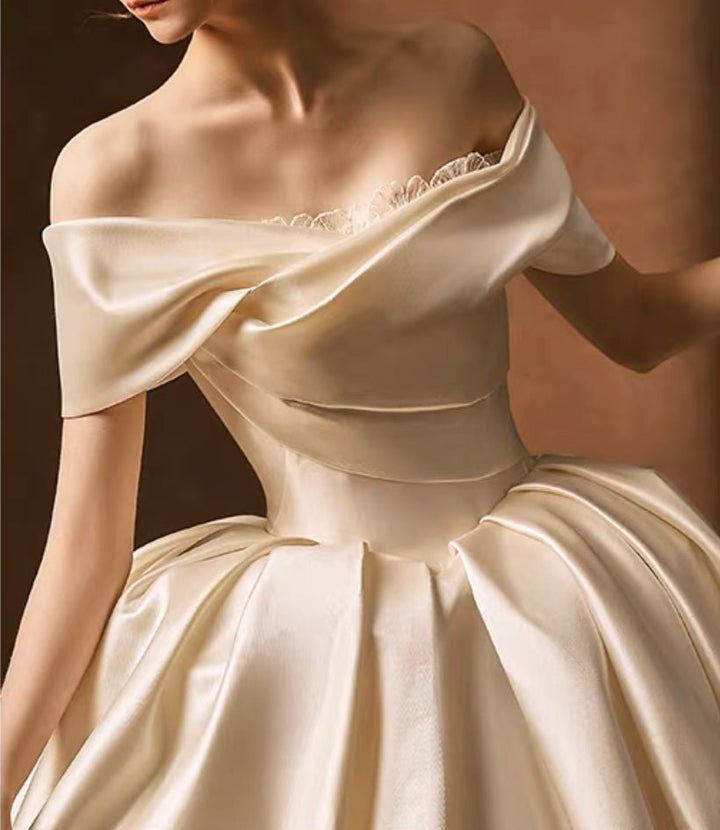 Vintage Luxury Princess Light Ivory Wedding Dress With A-Line - Plus Size - WonderlandByLilian