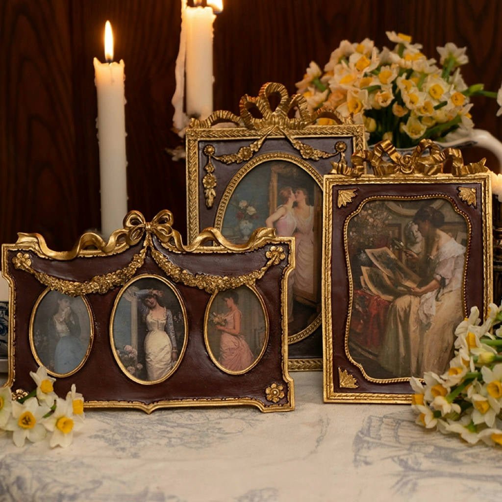 Vintage Retro Hand - Craft Oval Framed Wall Art – Handmade European Resin Frame with Elegant Mirror Reflection Scene - WonderlandByLilian