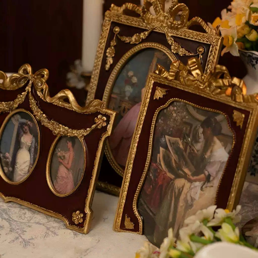 Vintage Retro Hand - Craft Oval Triple Portrait Resin Frame – Handmade European Baroque Style Wall Hanging - WonderlandByLilian