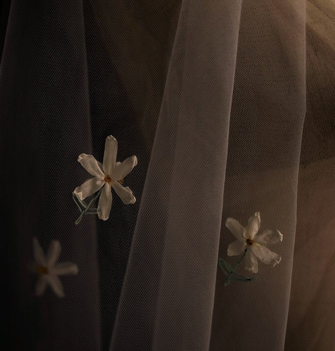 Bridal Flower Veil With Daisy Silk - Waltz Wedding Veil - WonderlandByLilian