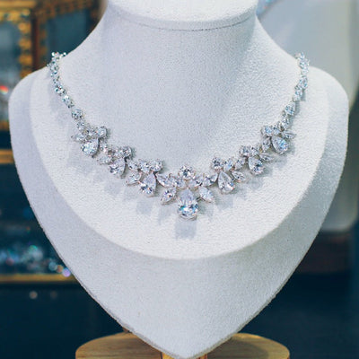 Exquisite and Luxurious Korean Style Adjustable Lock Clavicle Chain Necklace with Sparkling Zircon Stones Ideal for Weddings, Evening Events, and Formal Occasions - WonderlandByLilian