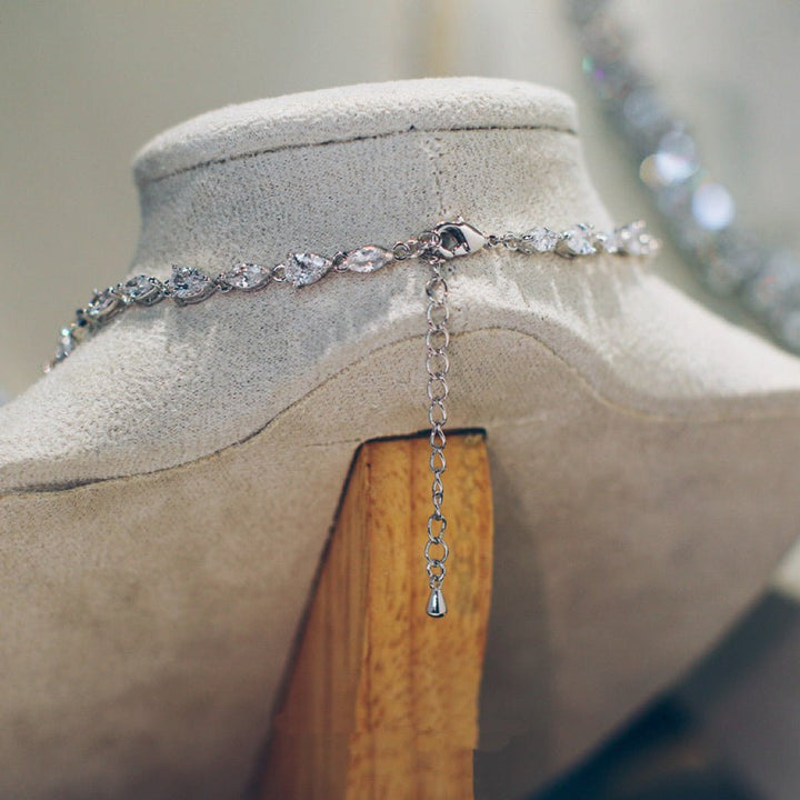 Exquisite and Luxurious Korean Style Adjustable Lock Clavicle Chain Necklace with Sparkling Zircon Stones Ideal for Weddings, Evening Events, and Formal Occasions - WonderlandByLilian