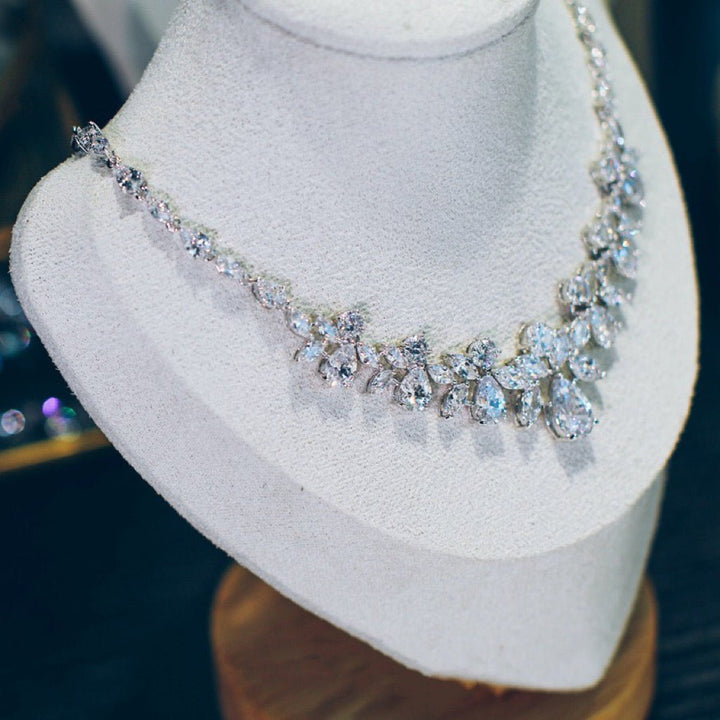 Exquisite and Luxurious Korean Style Adjustable Lock Clavicle Chain Necklace with Sparkling Zircon Stones Ideal for Weddings, Evening Events, and Formal Occasions - WonderlandByLilian