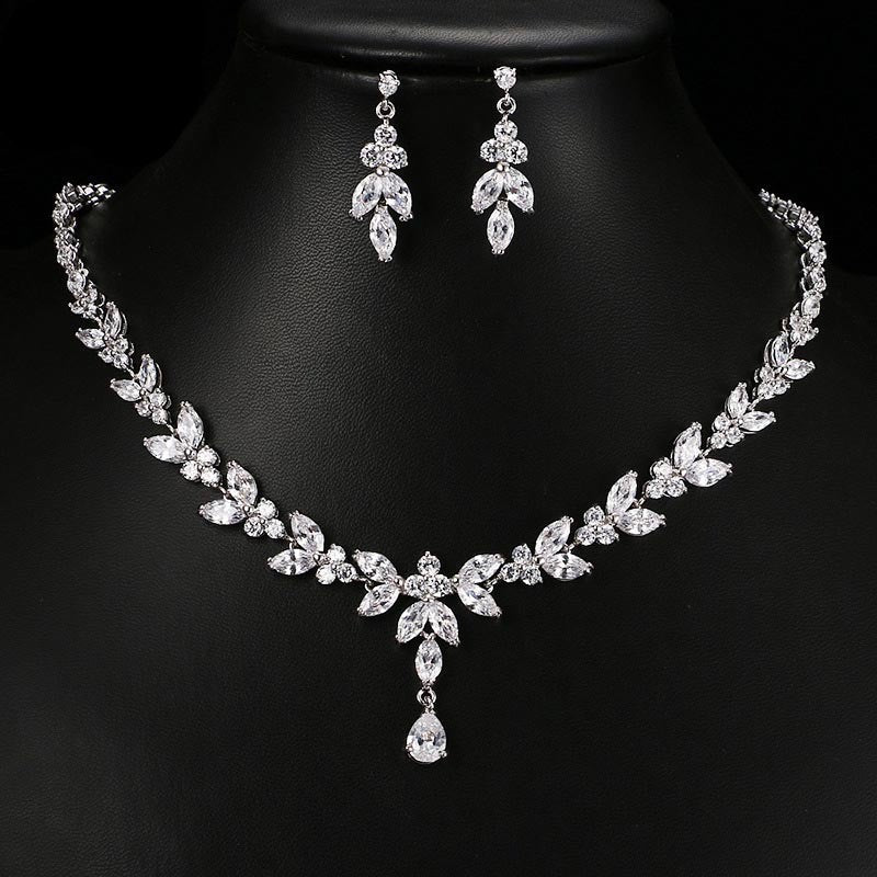 Minimalistic and Elegant Zircon Necklace and Earrings Jewelry Set - WonderlandByLilian
