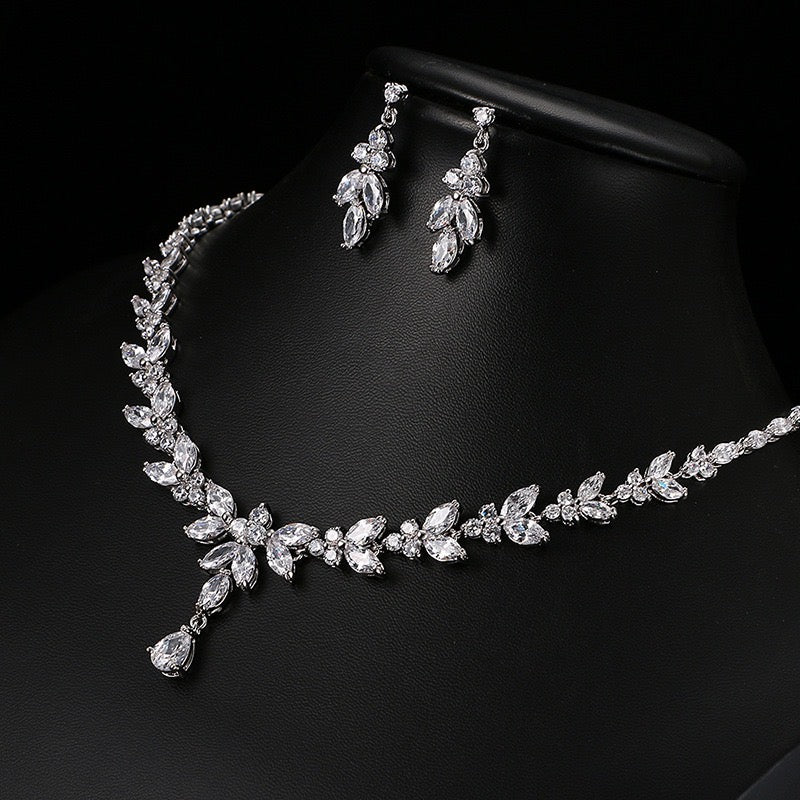 Minimalistic and Elegant Zircon Necklace and Earrings Jewelry Set - WonderlandByLilian