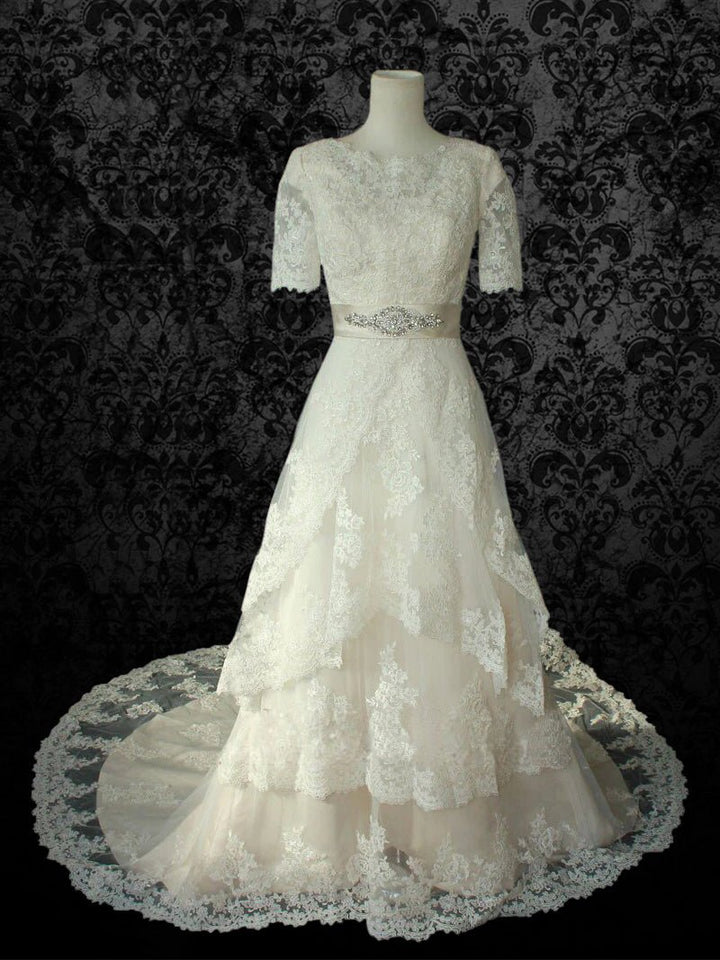 WEDDING DRESS WITH SLEEVES