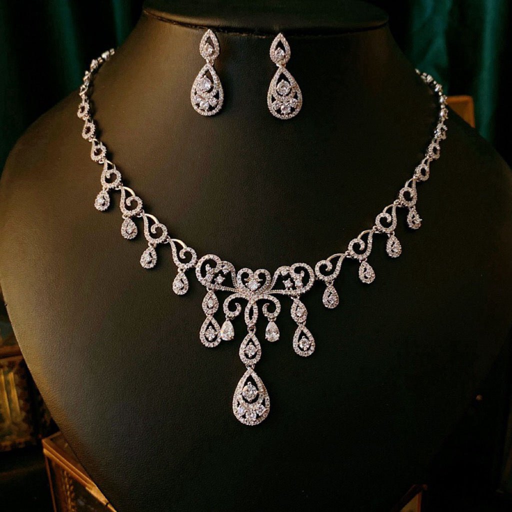 https://wonderlandbylilian.com/cdn/shop/products/sparking-evening-jewelry-set-diamond-necklace-and-bride-earrings-788281.jpg?v=1681347899
