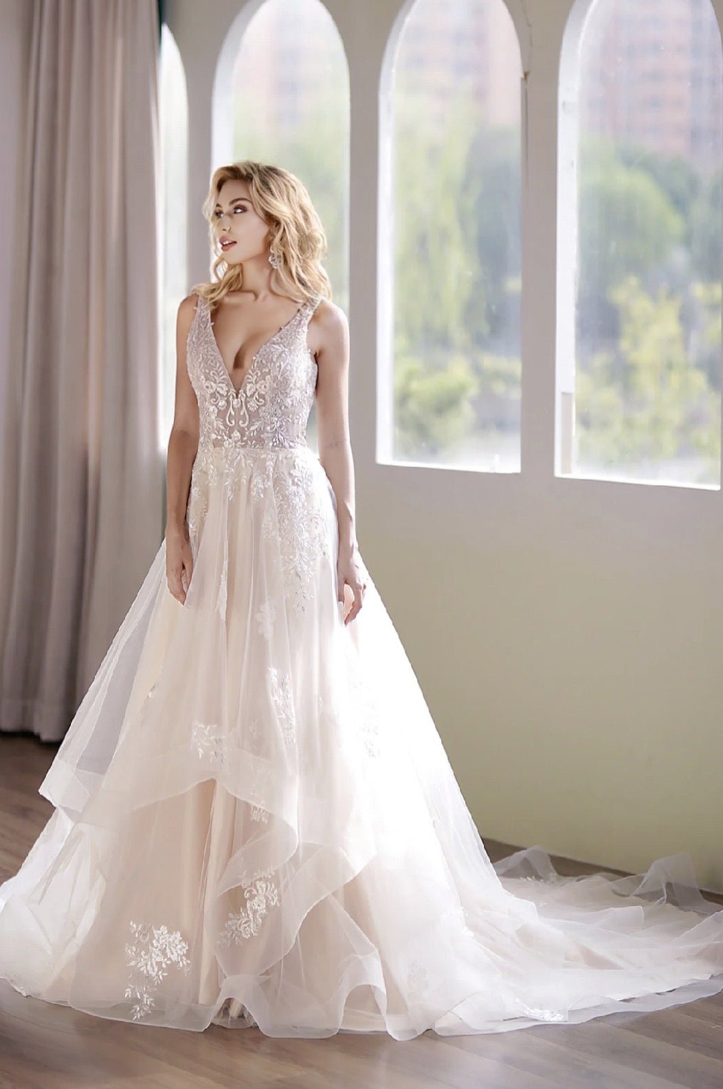 V-Neck Sleeveless Tulle Ball Gown With Embroidered Appliqués Bridal Dress US8 / LIGHT IVORY/HONEY