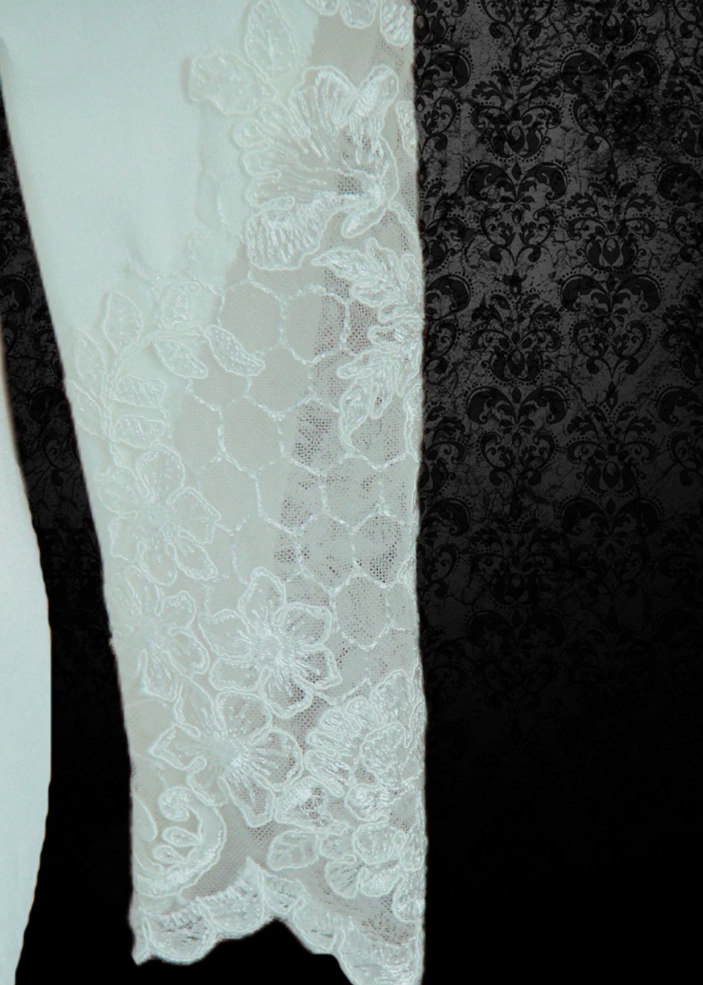 Vintage Classic V-Neck Long Sleeves Lace Light Ivory Mermaid Wedding Dress Plus Size - WonderlandByLilian