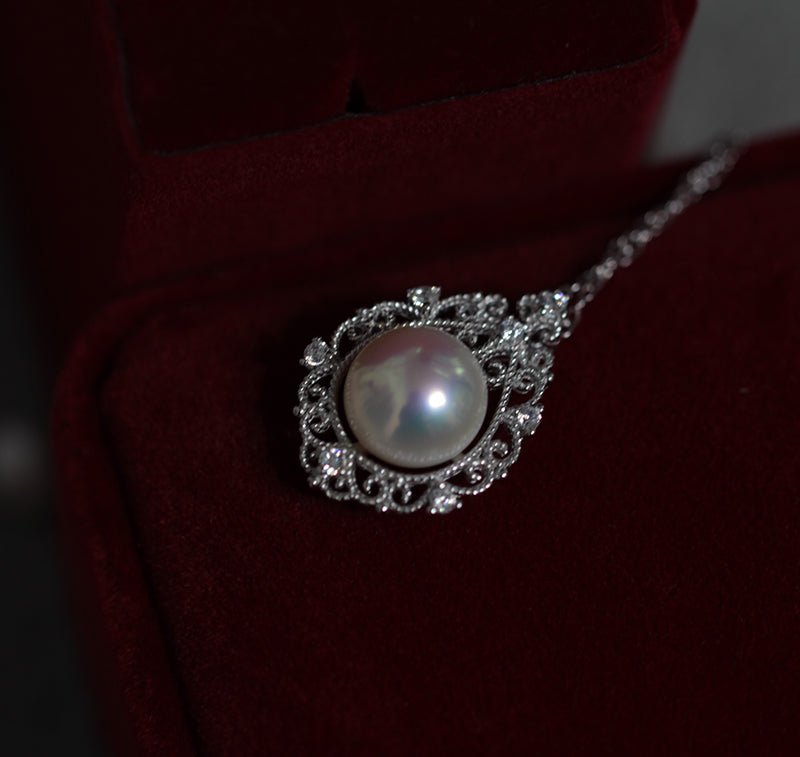 Vintage Sterling Silver Necklace With 9-10mm Aurora Freshwater Pearl Pendant - WonderlandByLilian